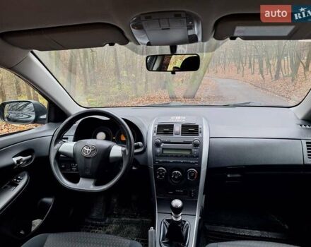 Черный Тойота Королла, объемом двигателя 1.33 л и пробегом 119 тыс. км за 8000 $, фото 10 на Automoto.ua