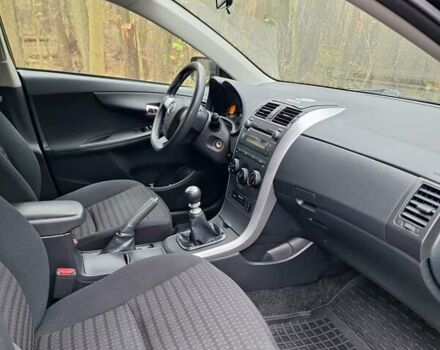 Черный Тойота Королла, объемом двигателя 1.33 л и пробегом 119 тыс. км за 8000 $, фото 11 на Automoto.ua