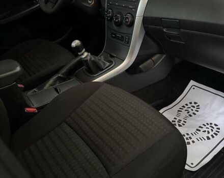 Черный Тойота Королла, объемом двигателя 1.33 л и пробегом 238 тыс. км за 9500 $, фото 5 на Automoto.ua