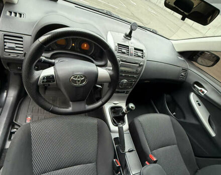 Черный Тойота Королла, объемом двигателя 1.6 л и пробегом 245 тыс. км за 8200 $, фото 25 на Automoto.ua