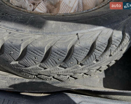 Червоний Тойота Королла, об'ємом двигуна 1.3 л та пробігом 329 тис. км за 2250 $, фото 7 на Automoto.ua