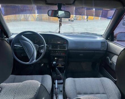 Красный Тойота Королла, объемом двигателя 1.3 л и пробегом 200 тыс. км за 1200 $, фото 4 на Automoto.ua