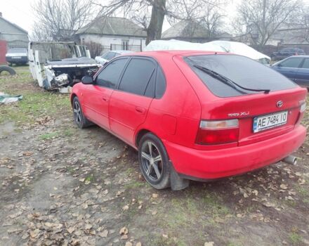 Красный Тойота Королла, объемом двигателя 1.3 л и пробегом 300 тыс. км за 3000 $, фото 4 на Automoto.ua