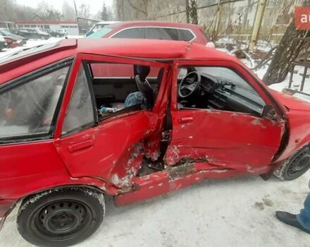 Красный Тойота Королла, объемом двигателя 1.6 л и пробегом 380 тыс. км за 350 $, фото 1 на Automoto.ua