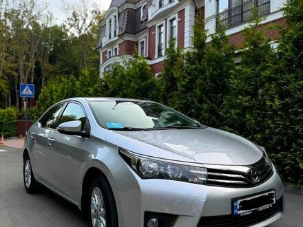 Тойота Королла 2015 в Ужгороде на Automoto.ua Тойота Королла, объемом двигателя 1.6 л и пробегом 200 тыс. км за 10500 $, фото 1 на Automoto.ua