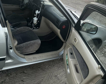 Серый Тойота Королла, объемом двигателя 1.6 л и пробегом 390 тыс. км за 2000 $, фото 4 на Automoto.ua