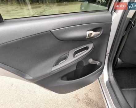 Серый Тойота Королла, объемом двигателя 1.6 л и пробегом 193 тыс. км за 7700 $, фото 18 на Automoto.ua