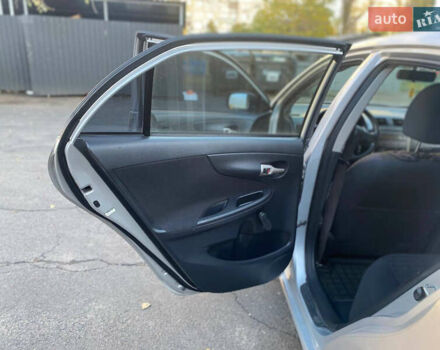 Серый Тойота Королла, объемом двигателя 1.6 л и пробегом 250 тыс. км за 5800 $, фото 9 на Automoto.ua