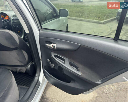 Серый Тойота Королла, объемом двигателя 1.6 л и пробегом 162 тыс. км за 7300 $, фото 12 на Automoto.ua