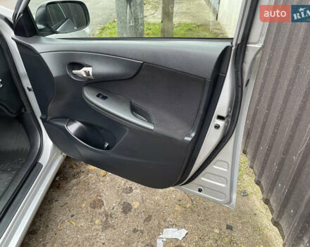 Сірий Тойота Королла, об'ємом двигуна 1.6 л та пробігом 236 тис. км за 3999 $, фото 7 на Automoto.ua