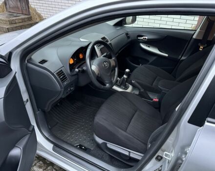 Сірий Тойота Королла, об'ємом двигуна 1.6 л та пробігом 131 тис. км за 8200 $, фото 4 на Automoto.ua