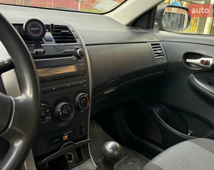 Сірий Тойота Королла, об'ємом двигуна 0.2 л та пробігом 176 тис. км за 7500 $, фото 9 на Automoto.ua