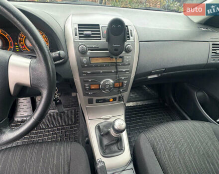 Серый Тойота Королла, объемом двигателя 1.6 л и пробегом 172 тыс. км за 8000 $, фото 8 на Automoto.ua