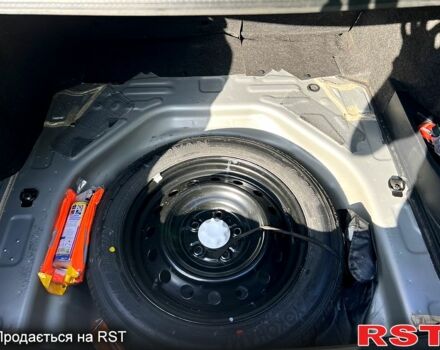 Серый Тойота Королла, объемом двигателя 1.6 л и пробегом 142 тыс. км за 7400 $, фото 4 на Automoto.ua