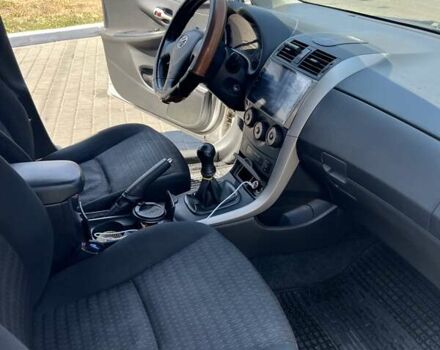 Серый Тойота Королла, объемом двигателя 1.6 л и пробегом 253 тыс. км за 7000 $, фото 10 на Automoto.ua