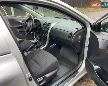Сірий Тойота Королла, об'ємом двигуна 1.6 л та пробігом 236 тис. км за 3999 $, фото 8 на Automoto.ua