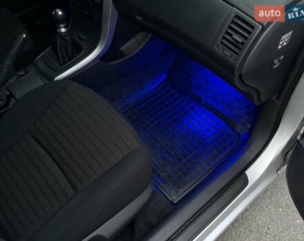 Сірий Тойота Королла, об'ємом двигуна 1.33 л та пробігом 138 тис. км за 7650 $, фото 33 на Automoto.ua