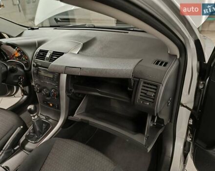 Сірий Тойота Королла, об'ємом двигуна 1.33 л та пробігом 147 тис. км за 9000 $, фото 38 на Automoto.ua