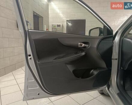 Сірий Тойота Королла, об'ємом двигуна 1.33 л та пробігом 147 тис. км за 9000 $, фото 5 на Automoto.ua