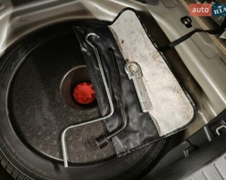 Сірий Тойота Королла, об'ємом двигуна 1.33 л та пробігом 147 тис. км за 9000 $, фото 17 на Automoto.ua