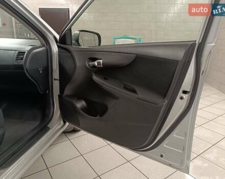Сірий Тойота Королла, об'ємом двигуна 1.33 л та пробігом 147 тис. км за 9000 $, фото 26 на Automoto.ua