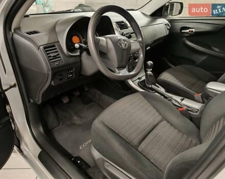 Сірий Тойота Королла, об'ємом двигуна 1.33 л та пробігом 147 тис. км за 9000 $, фото 6 на Automoto.ua