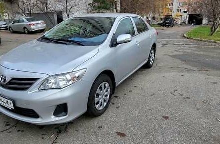 Серый Тойота Королла, объемом двигателя 1.33 л и пробегом 65 тыс. км за 9888 $, фото 5 на Automoto.ua