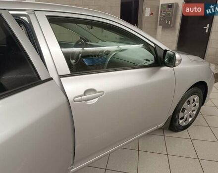 Сірий Тойота Королла, об'ємом двигуна 1.33 л та пробігом 147 тис. км за 9000 $, фото 25 на Automoto.ua