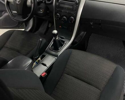 Серый Тойота Королла, объемом двигателя 1.6 л и пробегом 147 тыс. км за 7700 $, фото 2 на Automoto.ua