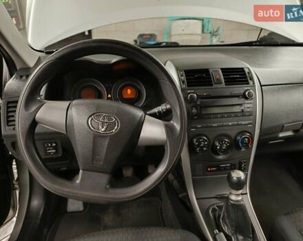 Сірий Тойота Королла, об'ємом двигуна 1.33 л та пробігом 147 тис. км за 9000 $, фото 37 на Automoto.ua