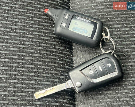 Серый Тойота Королла, объемом двигателя 1.6 л и пробегом 121 тыс. км за 12500 $, фото 4 на Automoto.ua