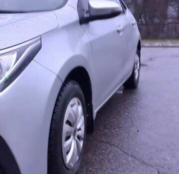 Серый Тойота Королла, объемом двигателя 1.33 л и пробегом 133 тыс. км за 10900 $, фото 5 на Automoto.ua