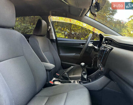 Тойота Королла 2017 в Киеве на Automoto.ua Серый Тойота Королла, объемом двигателя 1.3 л и пробегом 268 тыс. км за 11490 $, фото 27 на Automoto.ua