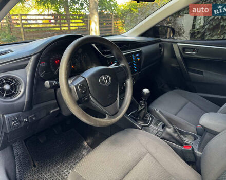 Тойота Королла 2017 в Киеве на Automoto.ua Серый Тойота Королла, объемом двигателя 1.3 л и пробегом 268 тыс. км за 11490 $, фото 12 на Automoto.ua