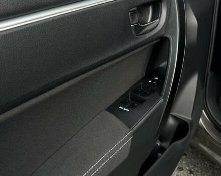 Тойота Королла 2017 в Каменце-Подольском на Automoto.ua Серый Тойота Королла, объемом двигателя 1.6 л и пробегом 112 тыс. км за 14800 $, фото 13 на Automoto.ua