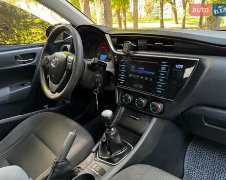 Тойота Королла 2017 в Киеве на Automoto.ua Серый Тойота Королла, объемом двигателя 1.3 л и пробегом 268 тыс. км за 11490 $, фото 28 на Automoto.ua