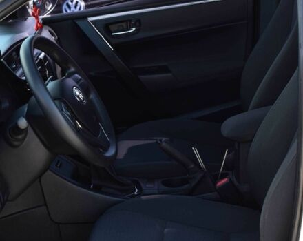 Тойота Королла 2017 в Кривом Роге на Automoto.ua Серый Тойота Королла, объемом двигателя 1.3 л и пробегом 94 тыс. км за 11500 $, фото 8 на Automoto.ua