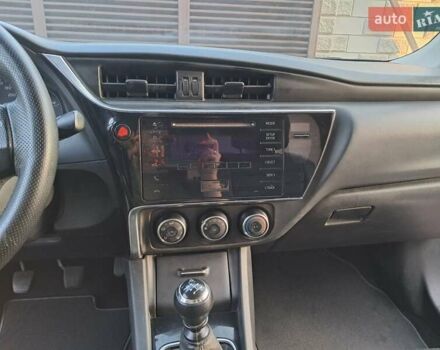 Серый Тойота Королла, объемом двигателя 1.33 л и пробегом 220 тыс. км за 12500 $, фото 4 на Automoto.ua