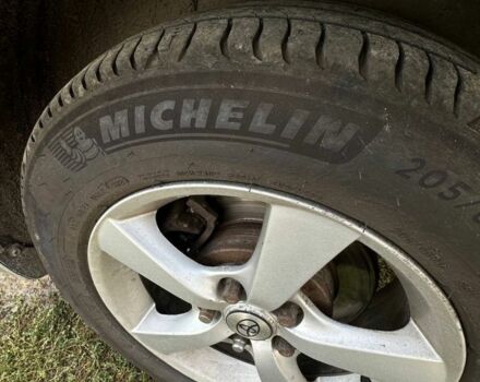 Серый Тойота Королла, объемом двигателя 2.2 л и пробегом 377 тыс. км за 6000 $, фото 3 на Automoto.ua