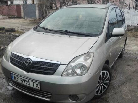 Серый Тойота Королла, объемом двигателя 2 л и пробегом 300 тыс. км за 4400 $, фото 1 на Automoto.ua