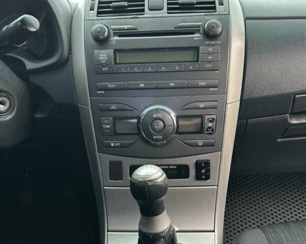 Синій Тойота Королла, об'ємом двигуна 1.6 л та пробігом 239 тис. км за 6900 $, фото 27 на Automoto.ua