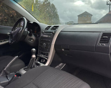 Синій Тойота Королла, об'ємом двигуна 1.6 л та пробігом 239 тис. км за 6900 $, фото 26 на Automoto.ua