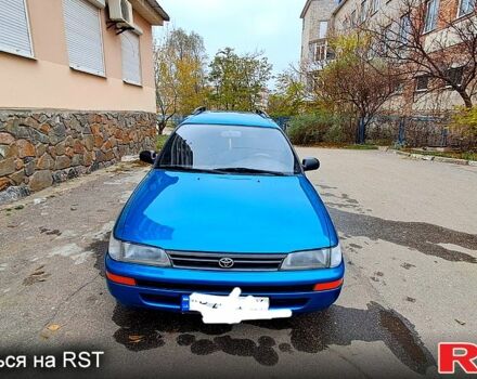 Зеленый Тойота Королла, объемом двигателя 1.3 л и пробегом 300 тыс. км за 3000 $, фото 1 на Automoto.ua