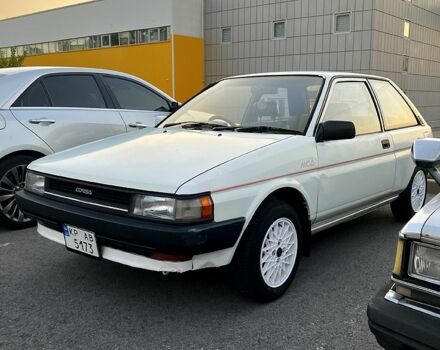 Белый Тойота Корса, объемом двигателя 1.3 л и пробегом 258 тыс. км за 2000 $, фото 1 на Automoto.ua