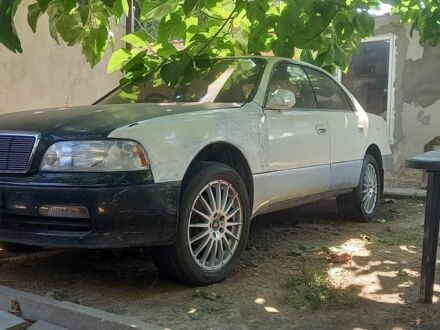 Белый Тойота Краун, объемом двигателя 2.5 л и пробегом 200 тыс. км за 3000 $, фото 1 на Automoto.ua