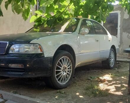 Белый Тойота Краун, объемом двигателя 2.5 л и пробегом 200 тыс. км за 3000 $, фото 1 на Automoto.ua