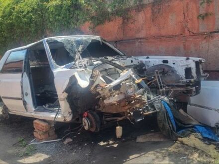 Белый Тойота Краун, объемом двигателя 2.8 л и пробегом 180 тыс. км за 700 $, фото 1 на Automoto.ua