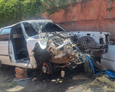 Белый Тойота Краун, объемом двигателя 2.8 л и пробегом 180 тыс. км за 700 $, фото 1 на Automoto.ua