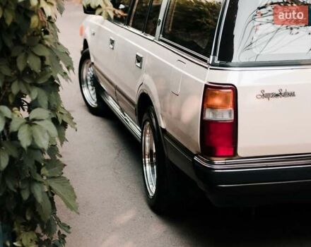 Бежевый Тойота Краун, объемом двигателя 1.99 л и пробегом 270 тыс. км за 10000 $, фото 1 на Automoto.ua