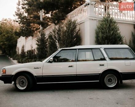 Бежевый Тойота Краун, объемом двигателя 1.99 л и пробегом 270 тыс. км за 10000 $, фото 1 на Automoto.ua